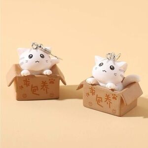 White Kitty Cat Dangle Earrings | NWT ✨